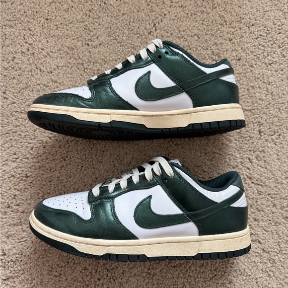 Nike Women’s White and Green Sneakers - Picture 1 of 4